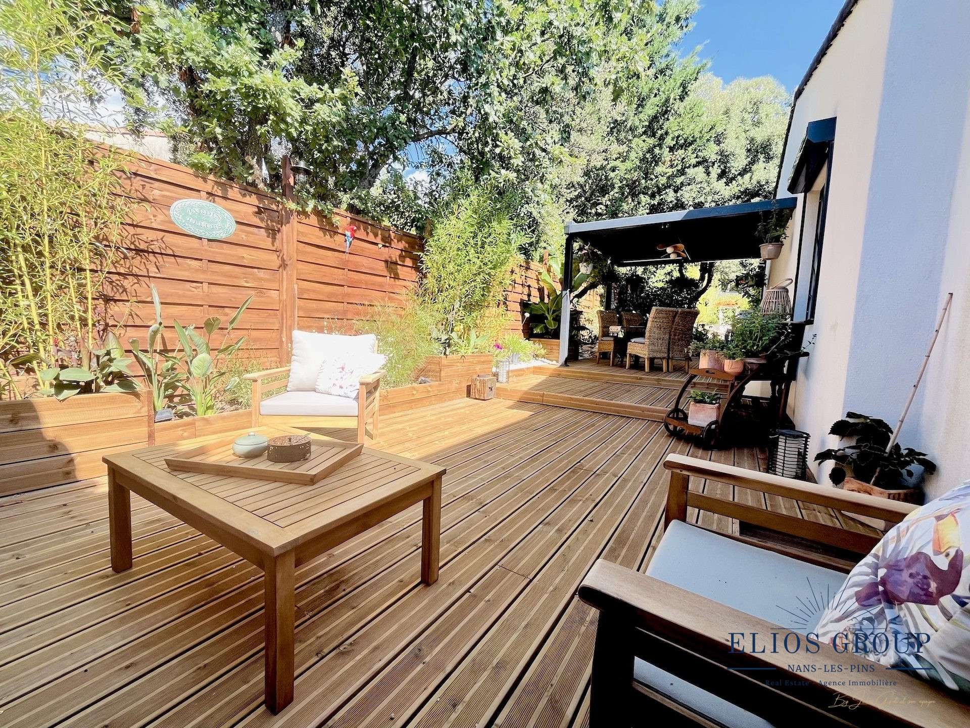 Vente maison 670 000 €  Nans les Pins