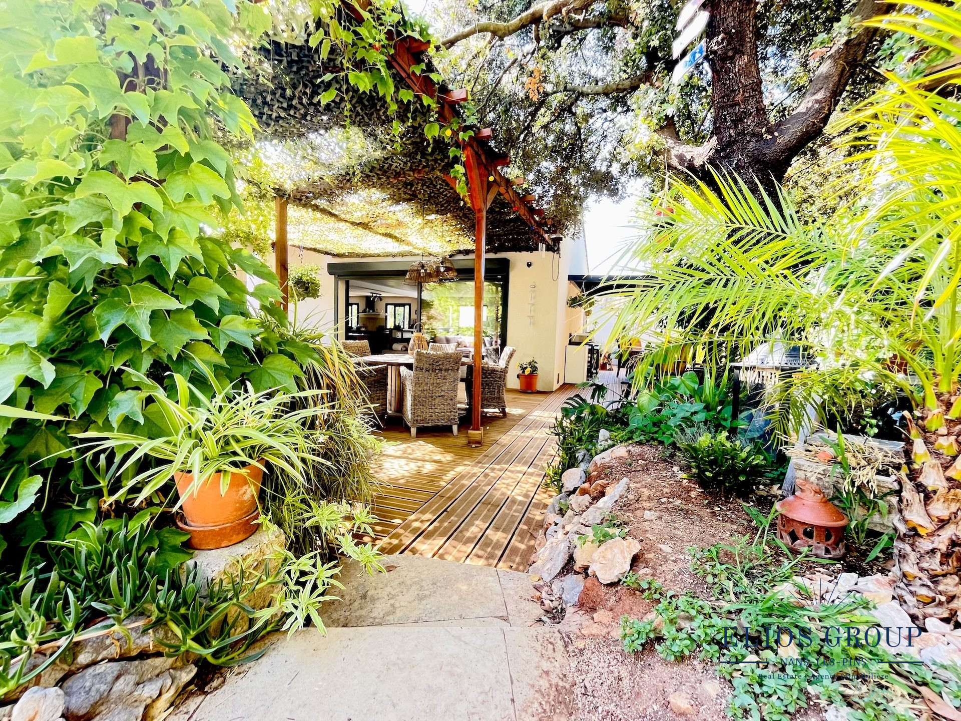 Vente maison 670 000 €  Nans les Pins