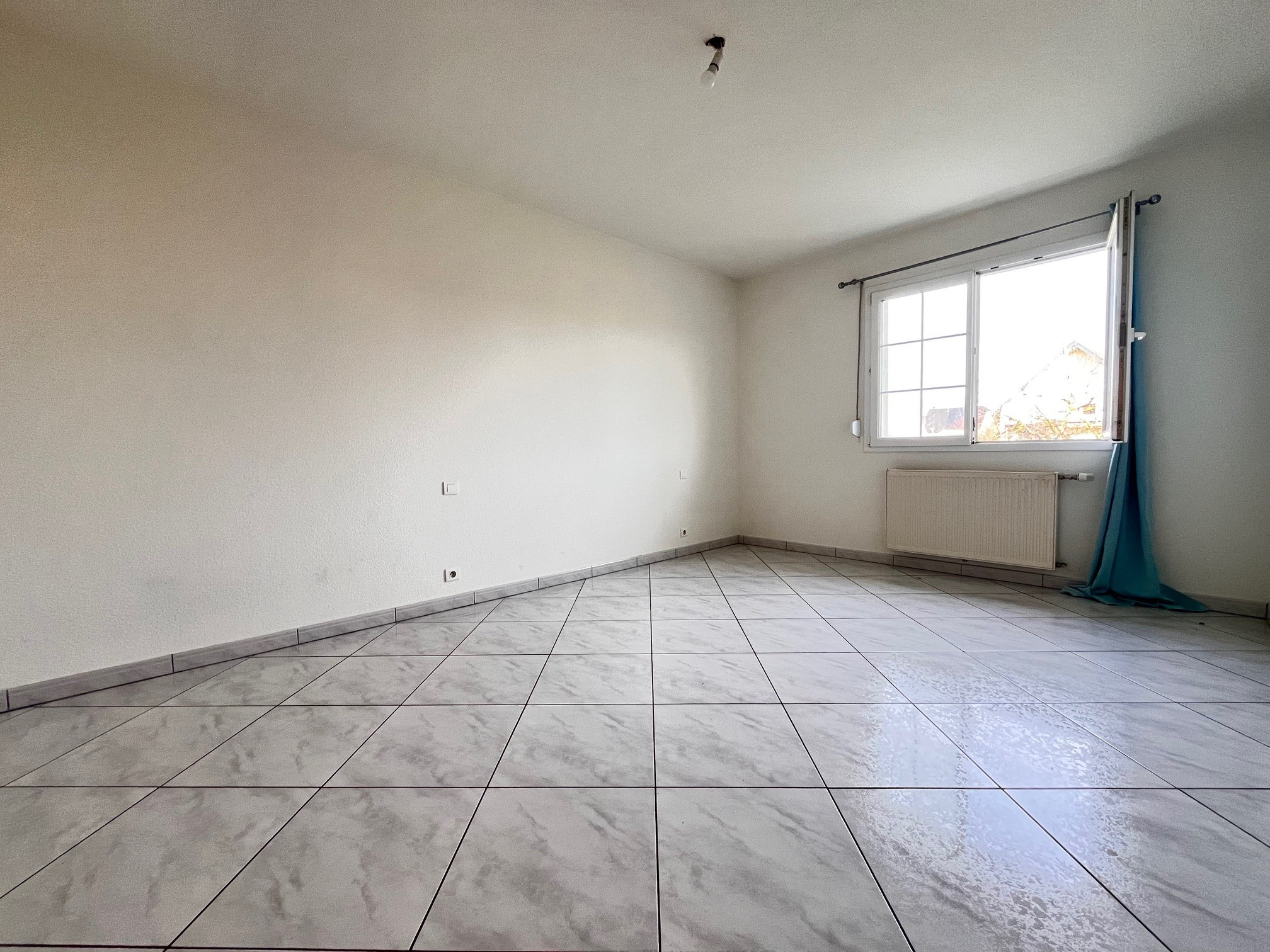 Maison sur Bartenheim ; 1 700 &euro;  ; Location Réf. 2200