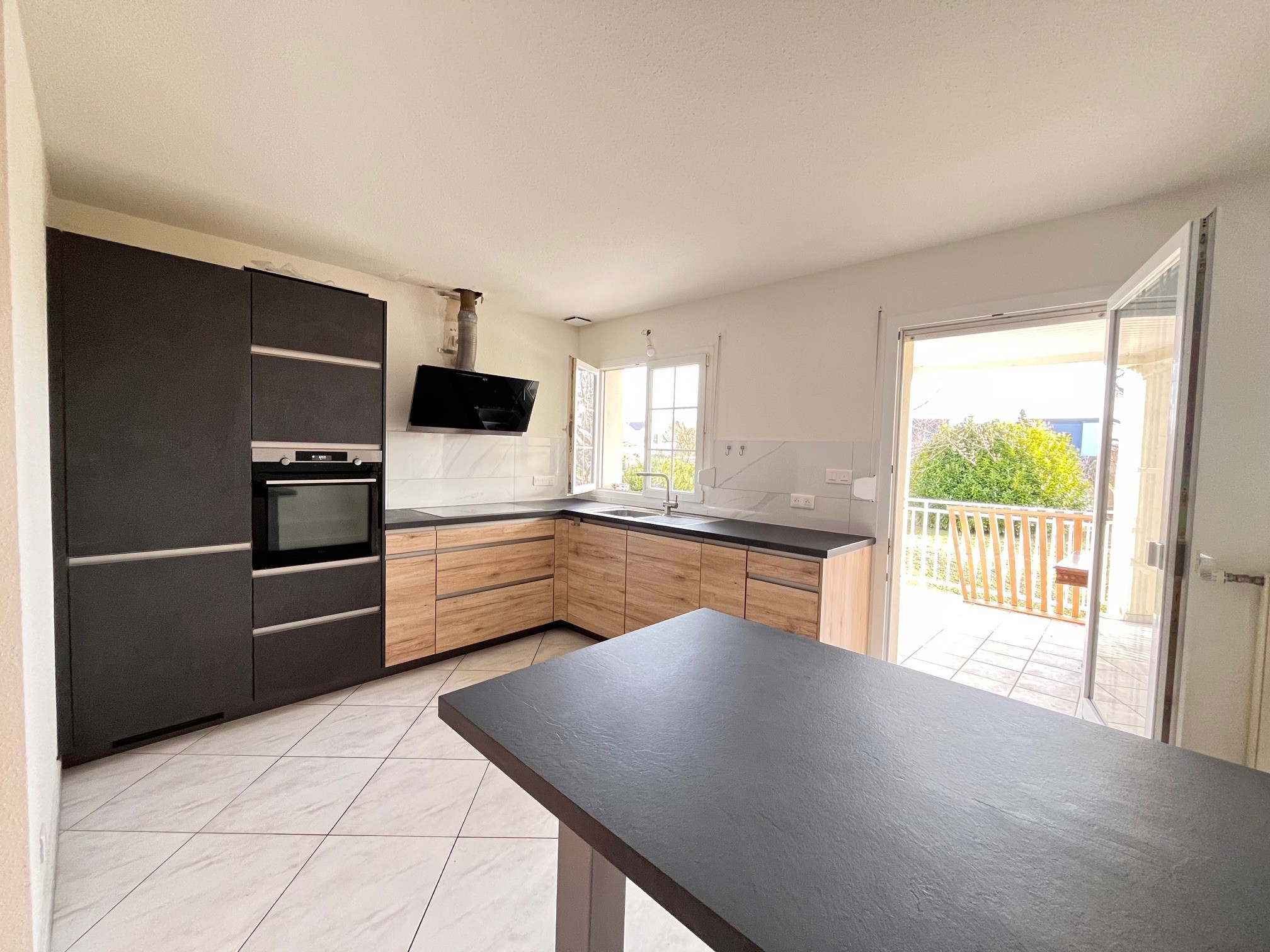 Maison sur Bartenheim ; 1 700 &euro;  ; Location Réf. 2200