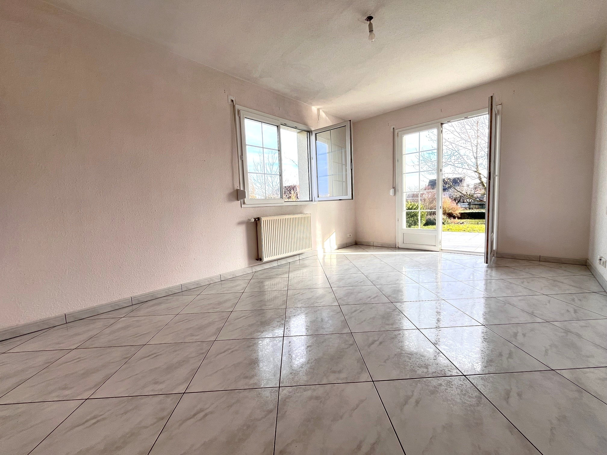 Maison sur Bartenheim ; 1 700 &euro;  ; A louer Réf. 2200